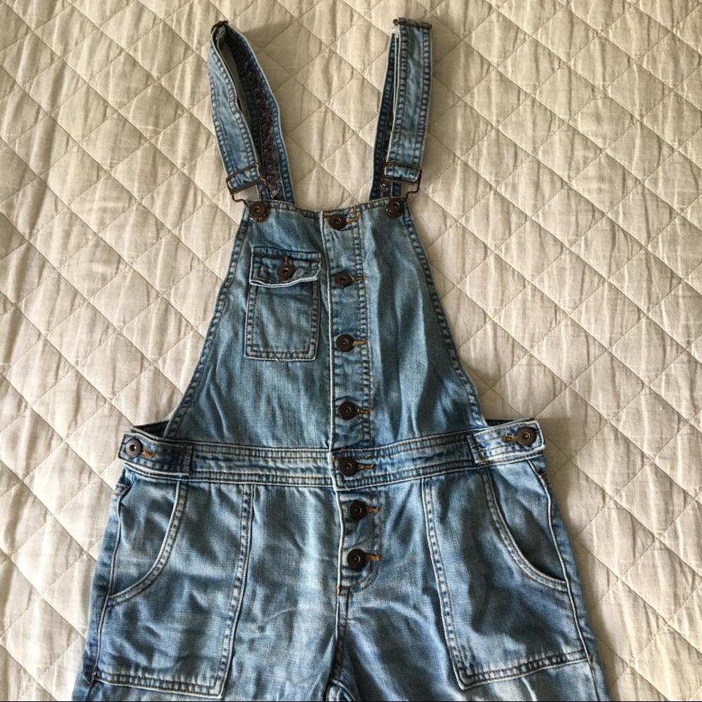 Size 25 forever 21 denim button up overalls